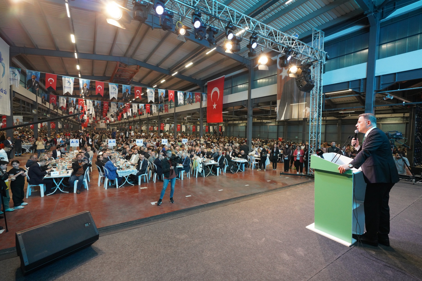 BİNLERCE KİŞİ HAYIRLI İFTAR SOFRASI'NDA ORUÇLARINI AÇTI (6)-i66119c724ff43.jpg